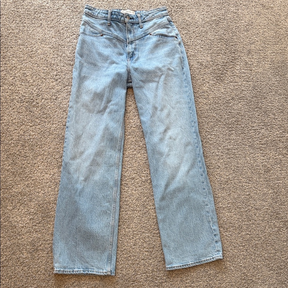 Abercrombie & Fitch Light Blue Denim. 90’s Relaxed High Rise Jeans.